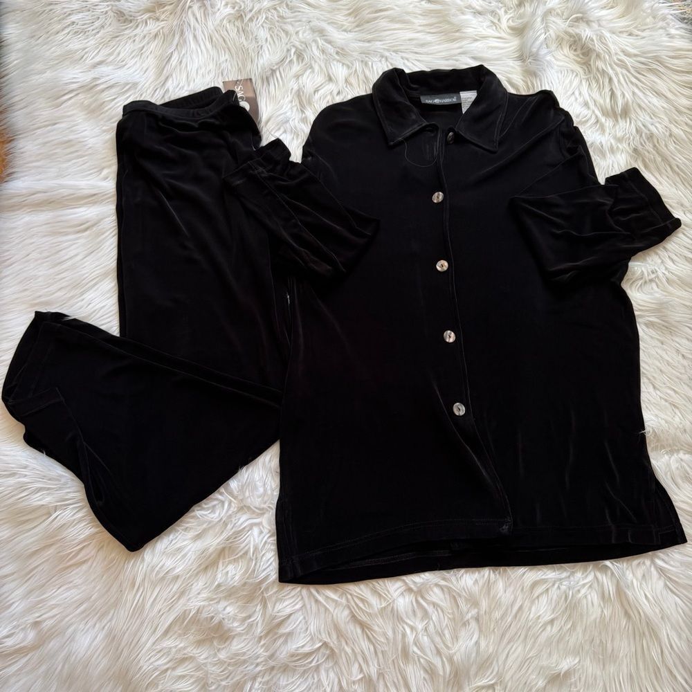 New Sag Harbor Blouse And Top Black Size Large Flowy Slinky Button Front